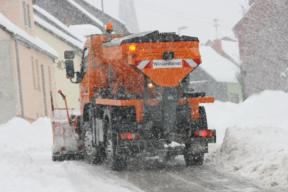 Winterdienst auf einer Gewerbefläche