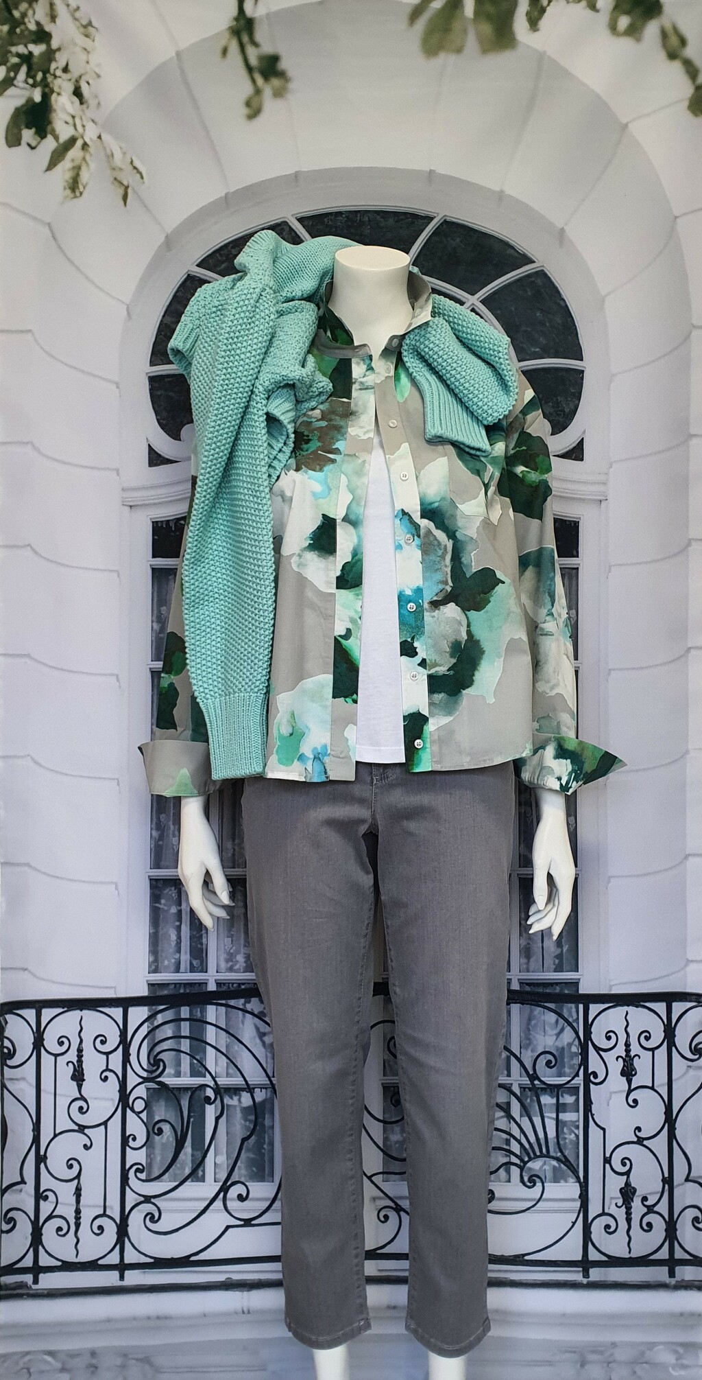 Frühjahr/Sommer 2024 - geblühmte Bluse