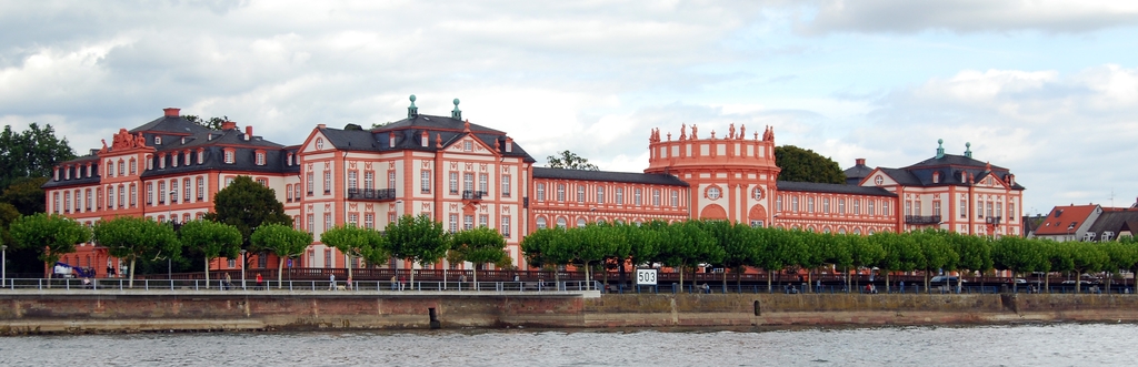 Biebricher Schoss - Ansicht vom Rhein aus
