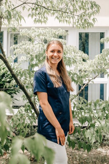 Julia Dreher - Azthelferin