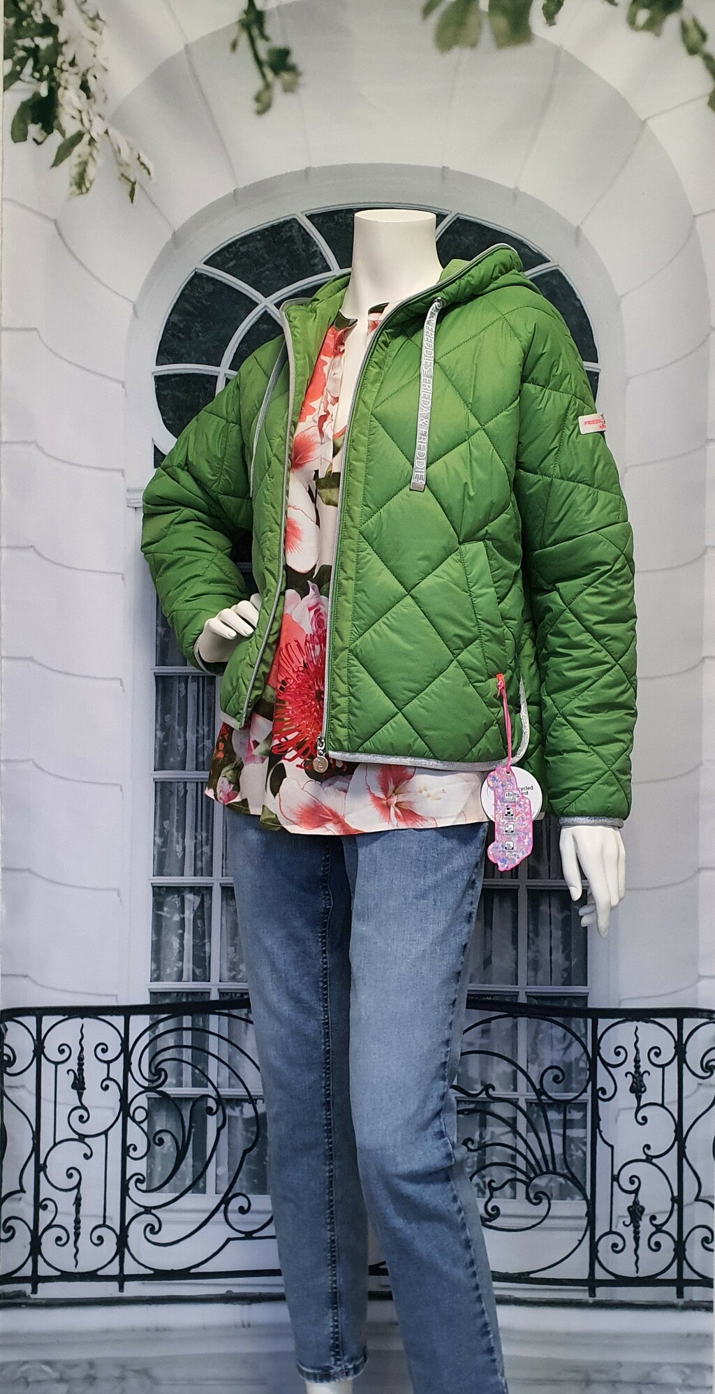 Frühjahr/Sommer 2024 - grüne Daunenjacke