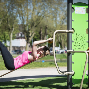 Stretching-Vorteile: Beweglichkeit wird erhöht, Stress wird verringert, Hilfe bei Entspannung.