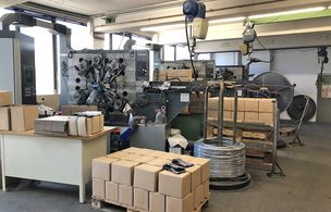 Fertigung der Spannschnallen der Firma Max Steller & Co. in Halver