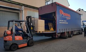 Verladung auf dem Firmengelände der Firma Max Steller & Co. in Halver