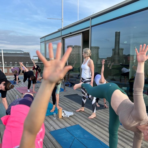 Yoga auf der Dachterrasse
(c)mattenfest