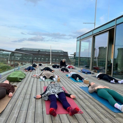 Savasana auf der Dachterrasse
(c)mattenfest