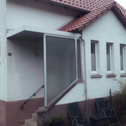 Fertiggestelltes Wohnhaus