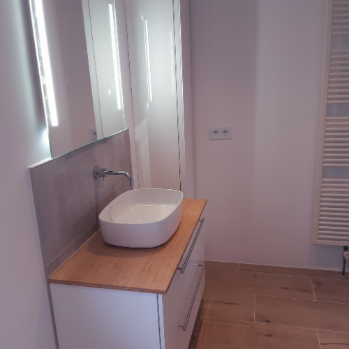 Modernes Badezimmer