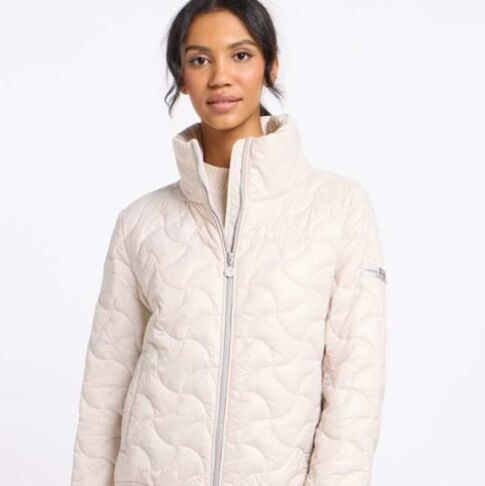 Frieda & Freddies F/W 2025 - weiße Steppjacke