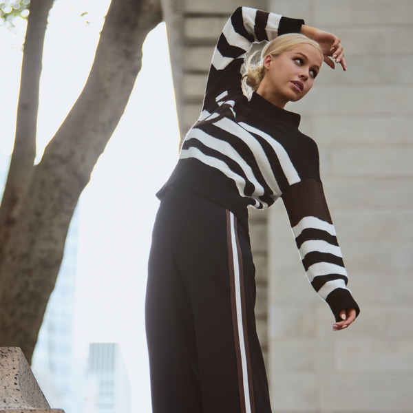 Monari F/W 2025 - schwarz/weiß gestreiftes Oberteil mit schwarzer Hose