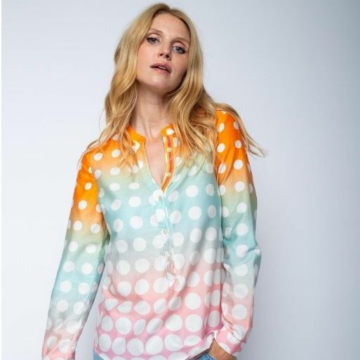 Emily van den Bergh gemusterte Bluse