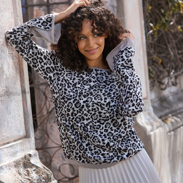 Monari F/W 2025 - Oberteil im Leoprint mit grauem Rock