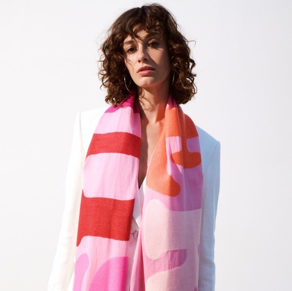 Codello F/S 2026 -  buntes Tuch mit Muster