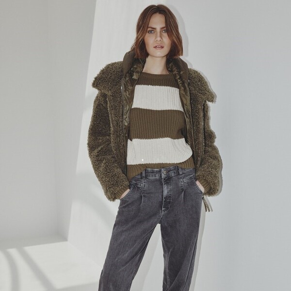 Le Comte F/W 2025 - khaki/weiß gestreiftes Oberteil mit khaki farbender Jacke