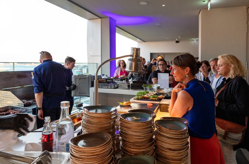 BBQ auf der Terrasse der 11. Etage