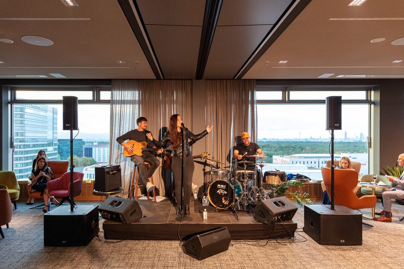 Kaye-Ree auf der Bühne in der 11. Etage