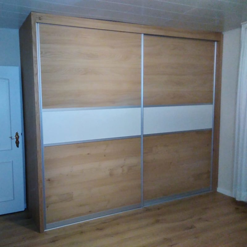 Holkleiderschrank