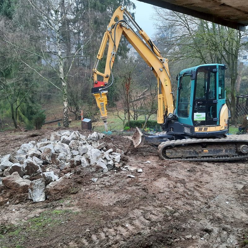 Abbrucharbeiten mit Bagger