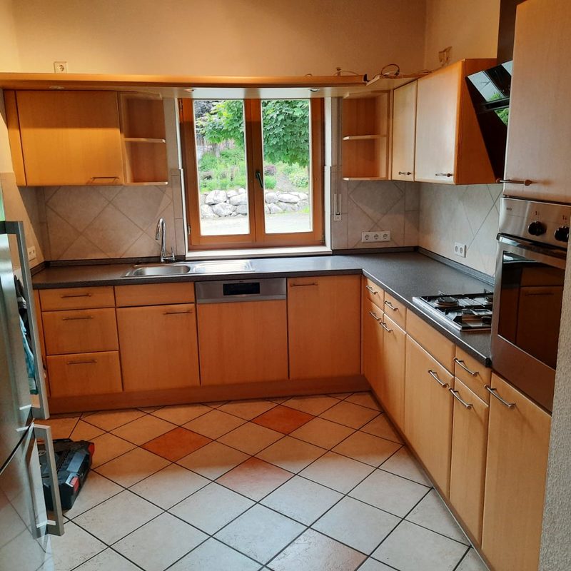 Einbauküche aus Holz vorher