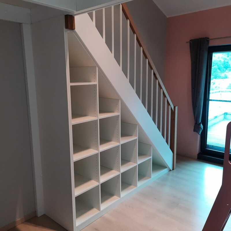 Innenausbau Treppe mit Schrank