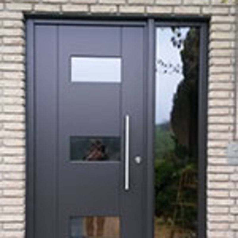 Haustür grau