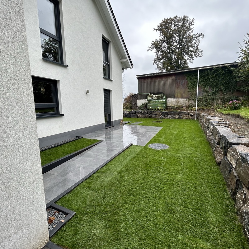 Natursteinmauer Gartenseite