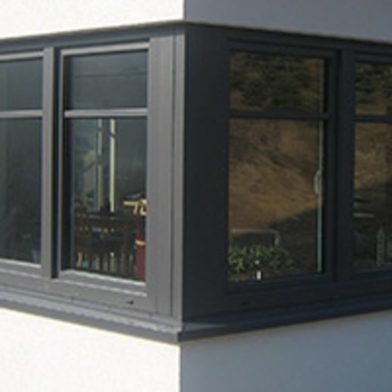 Fensterrahmen schwarz