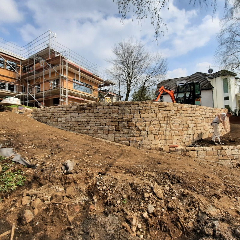 Natursteinmauer Baustelle