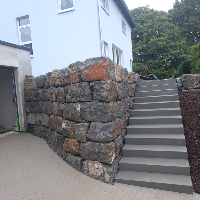 Natursteinmauer Eingang