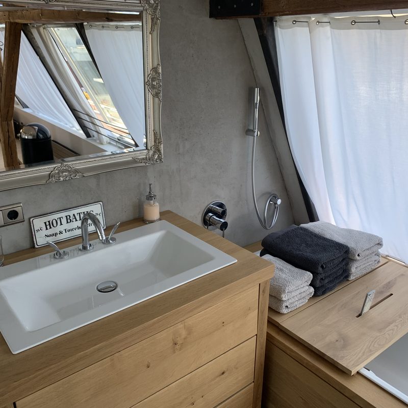 Bdezimmermöbel aus Holz