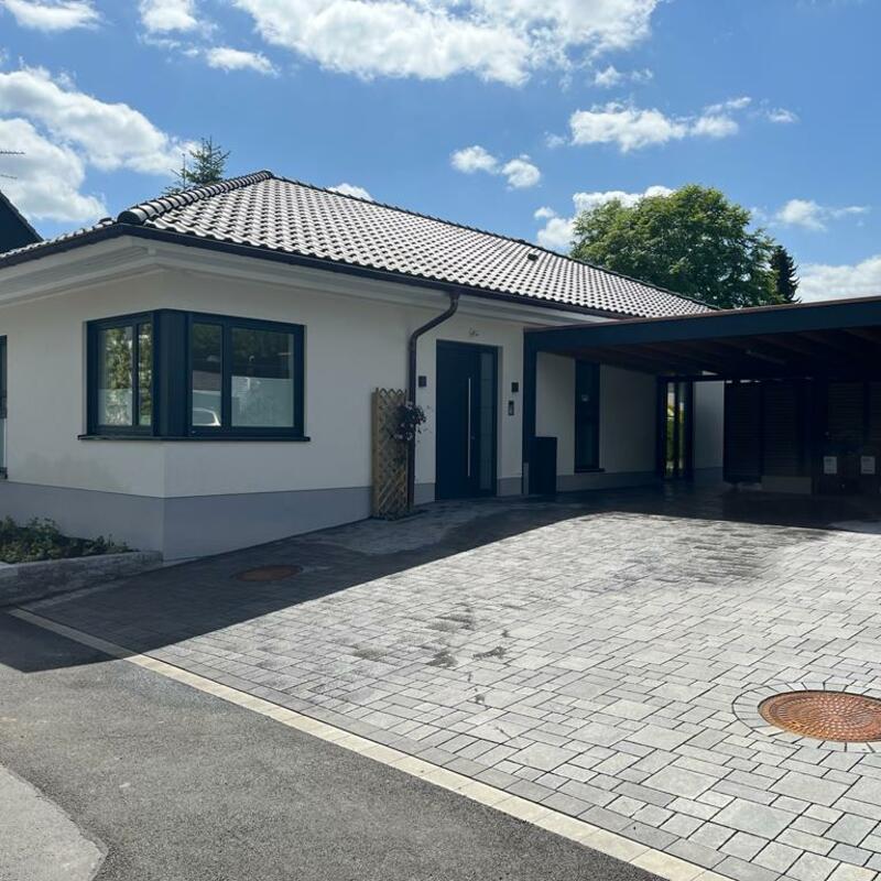 Pflasterarbeiten vor dem Haus