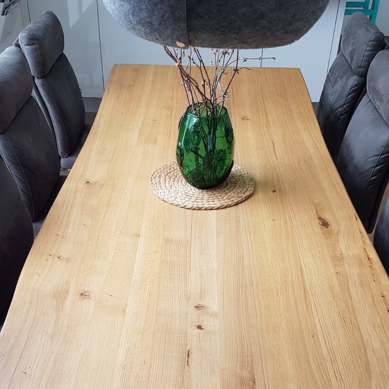 Esszimmertisch aus Holz