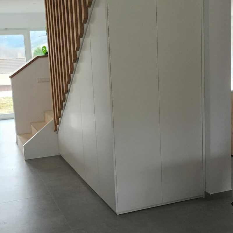 Schrank unter Treppe