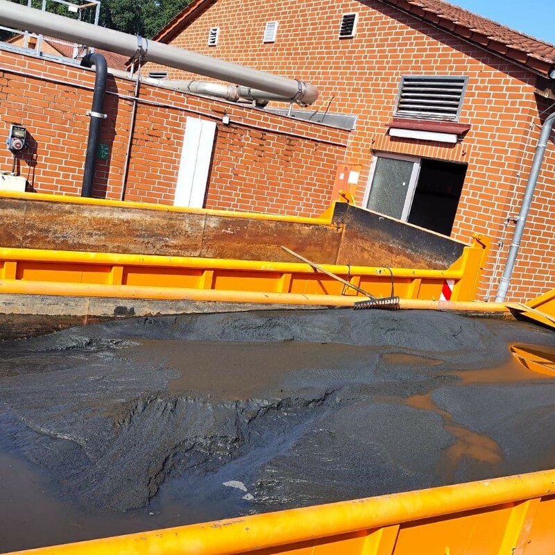 Taucher hat Sand aus einem Belebungsbecken gesaugt