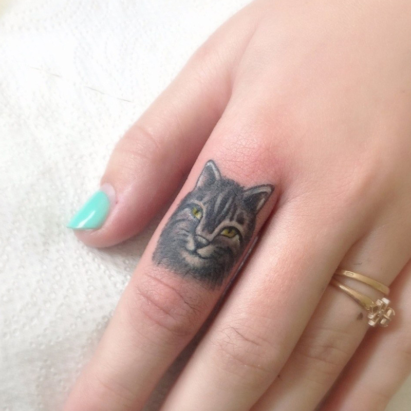 Tattoo-LoeweaufdemFinge