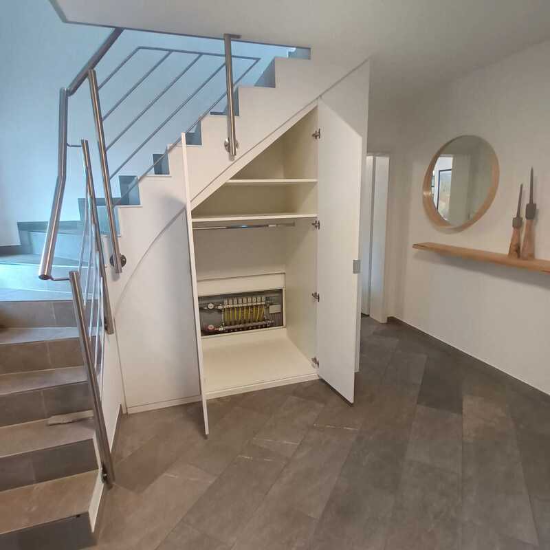 Einbauschrank unter Treppe