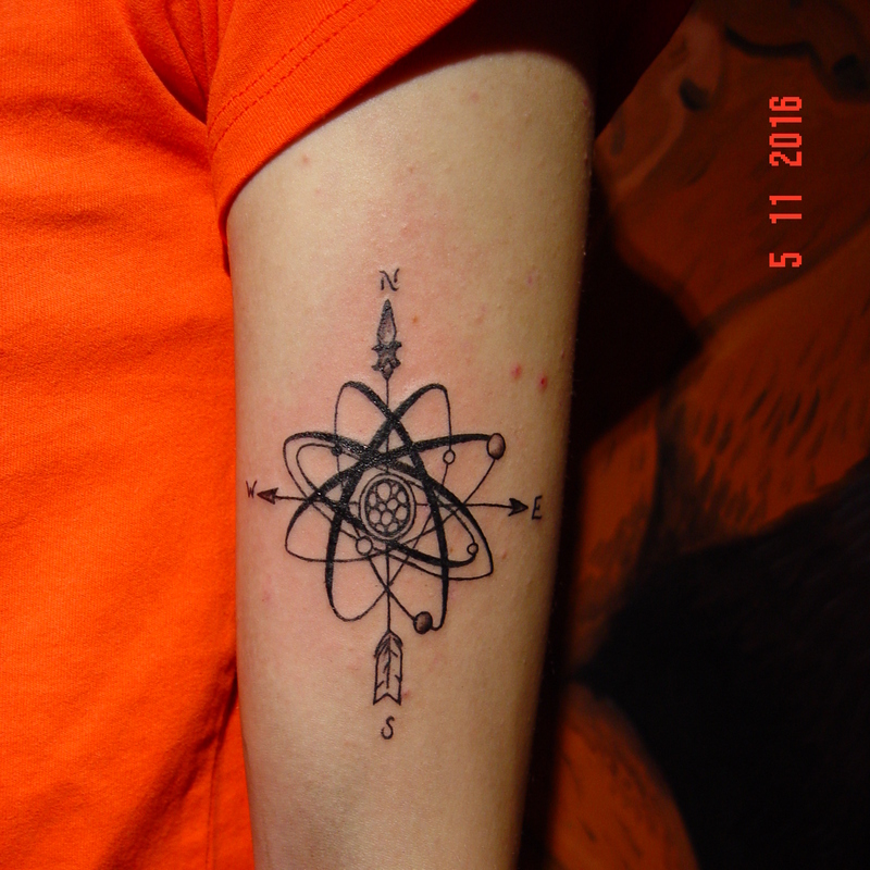 Tattoo Oberarm schmal